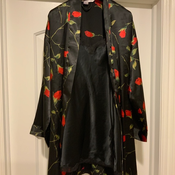 Floral Satin Kimono Robe - Black with Red Roses - Picture 3 of 5